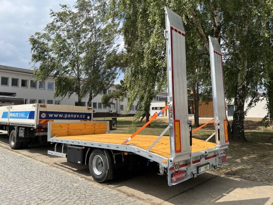 Przyczepy niskopodwoziowe tandemowe